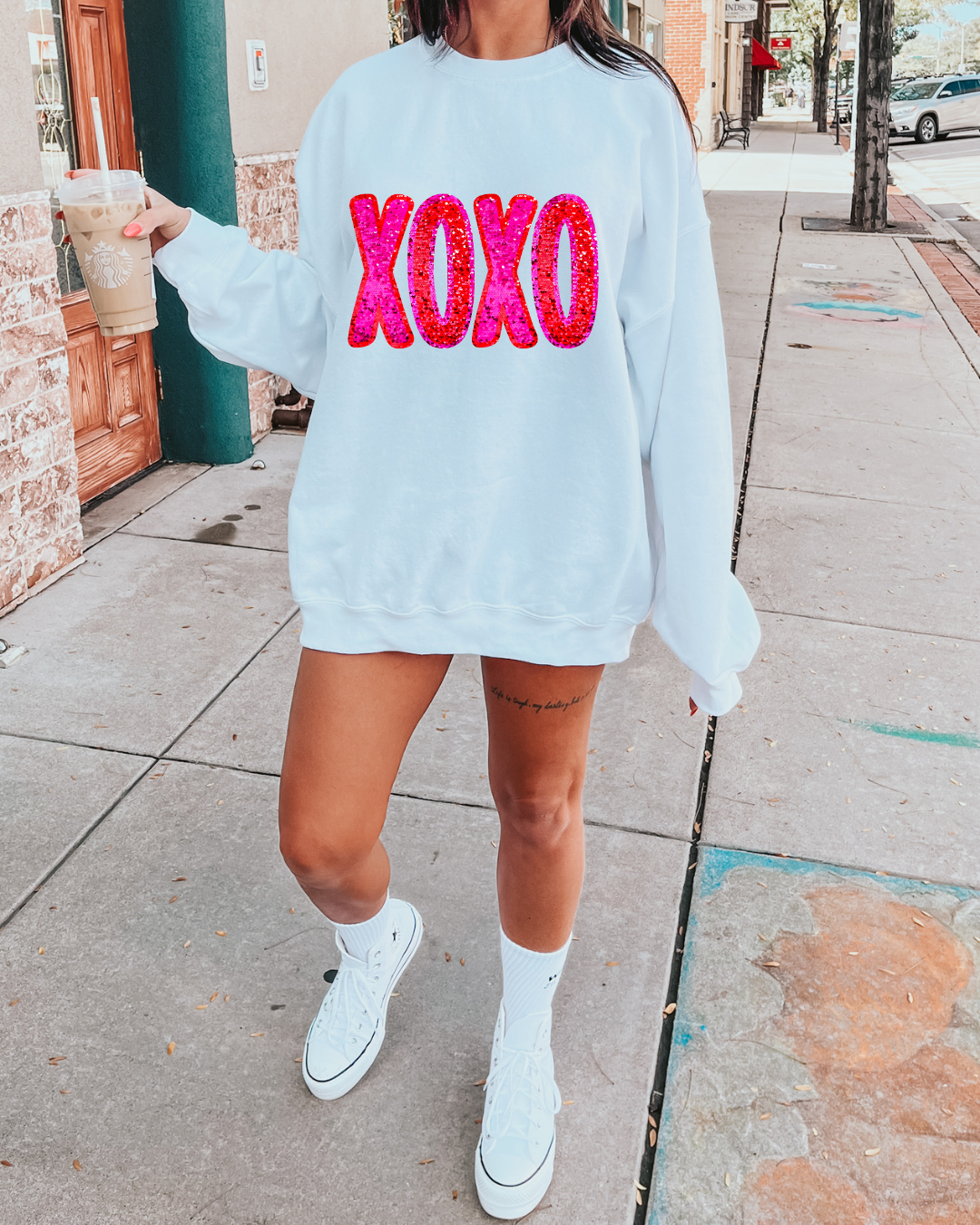 Sparkly XOXO Valentines Adult Crewneck Pullover: Small / Sandstone